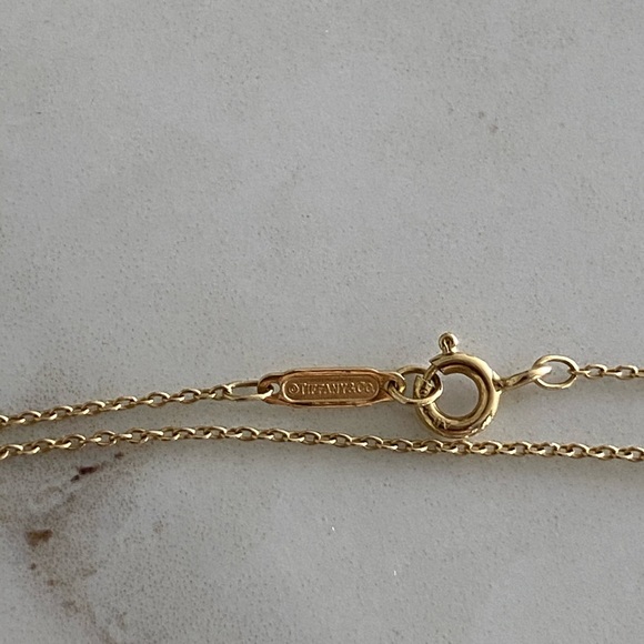 Tiffany & Co. twisted knot gold necklace - Picture 5 of 7